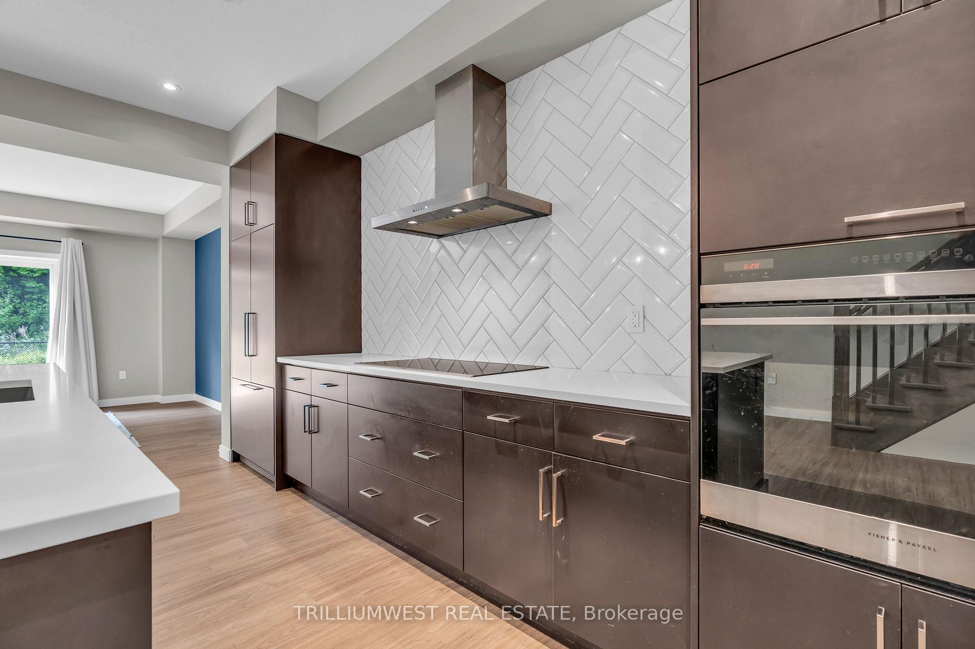 Photo 12 of 922 Robert Ferrie Drive, Kitchener — HOMEH