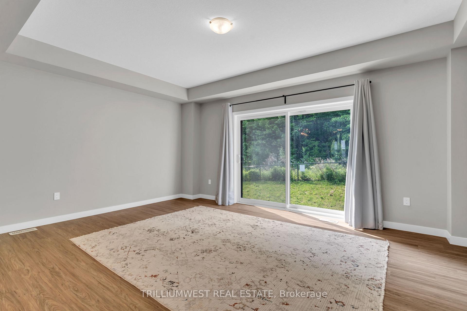 Photo 14 of 922 Robert Ferrie Drive, Kitchener — HOMEH