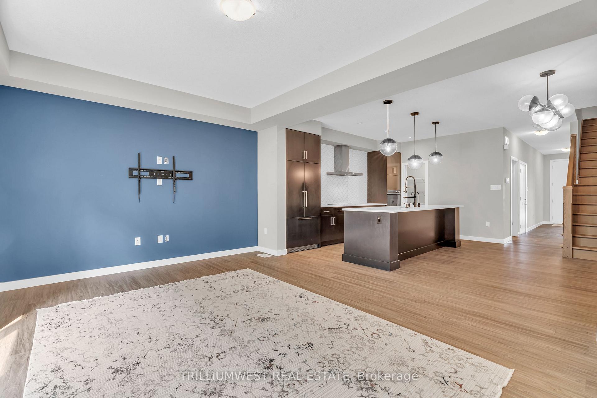 Photo 15 of 922 Robert Ferrie Drive, Kitchener — HOMEH