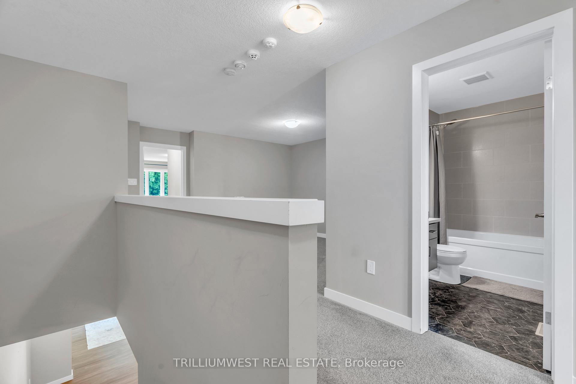 Photo 16 of 922 Robert Ferrie Drive, Kitchener — HOMEH