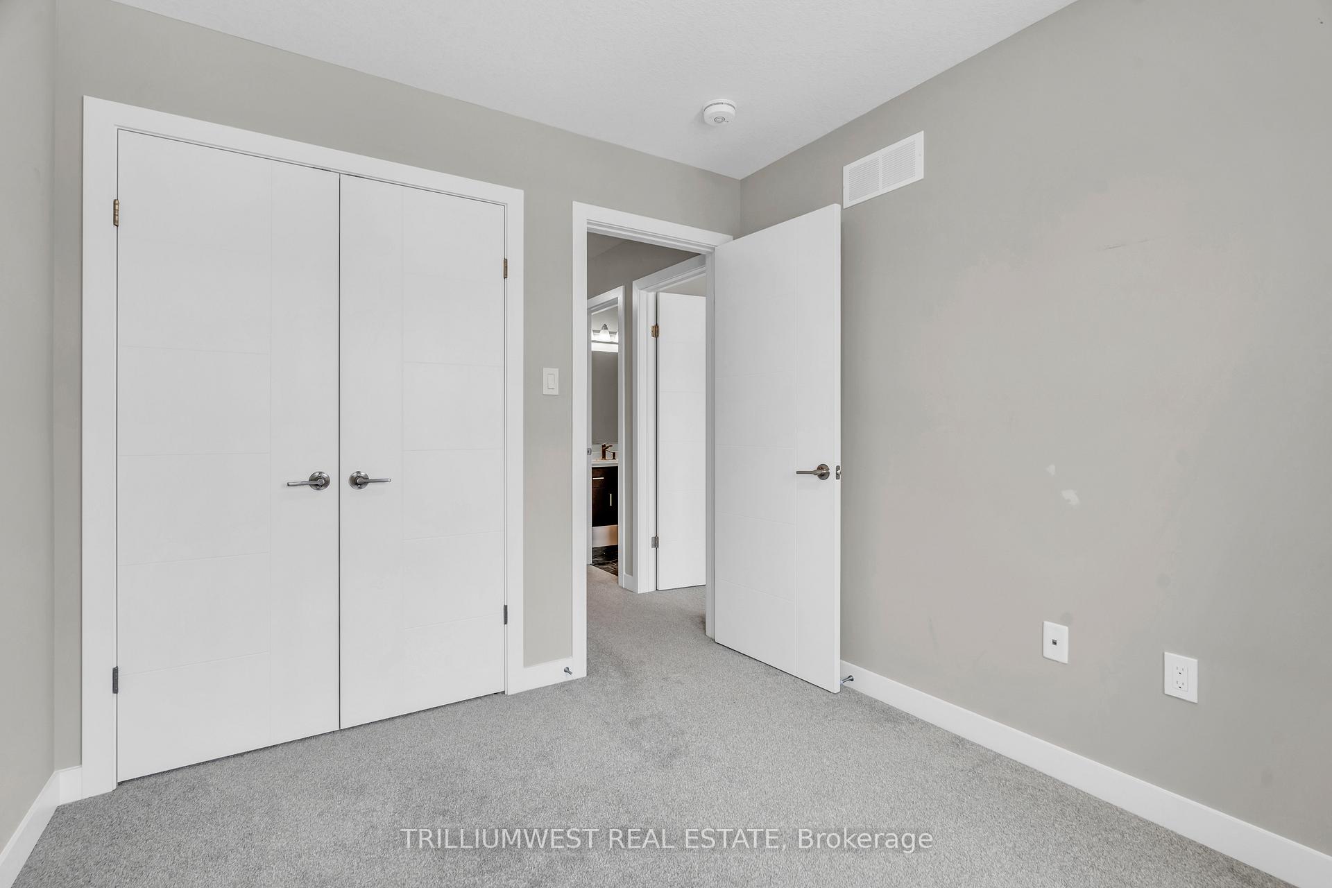 Photo 18 of 922 Robert Ferrie Drive, Kitchener — HOMEH