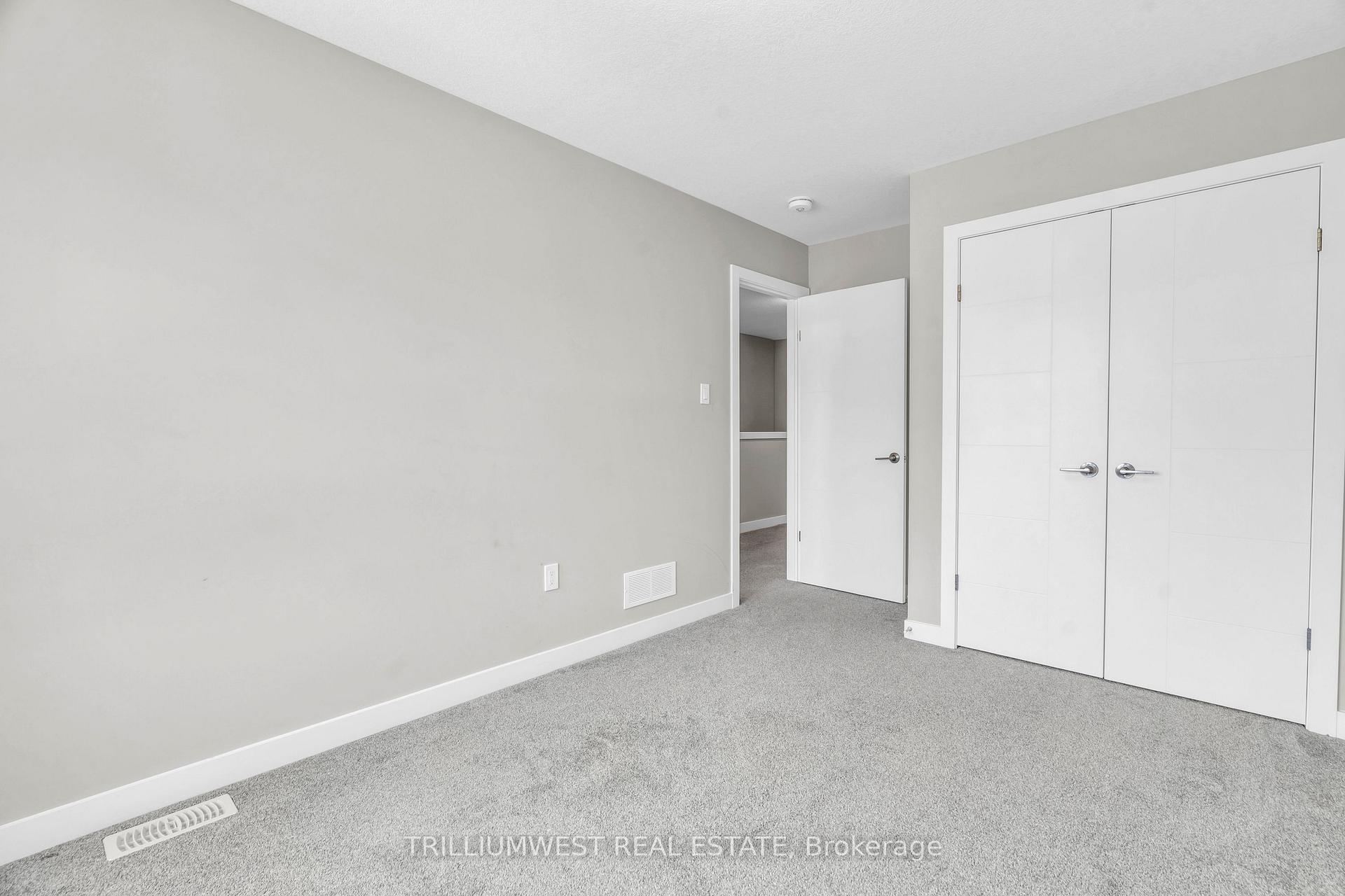Photo 20 of 922 Robert Ferrie Drive, Kitchener — HOMEH