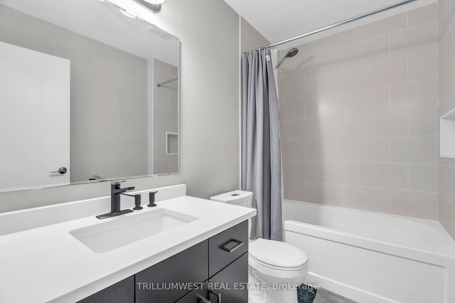 Photo 21 of 922 Robert Ferrie Drive, Kitchener — HOMEH