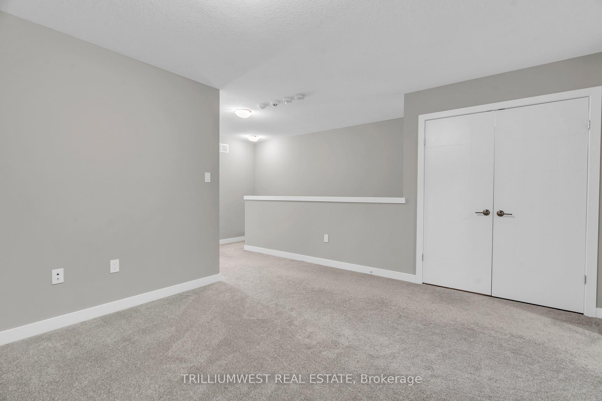 Photo 23 of 922 Robert Ferrie Drive, Kitchener — HOMEH