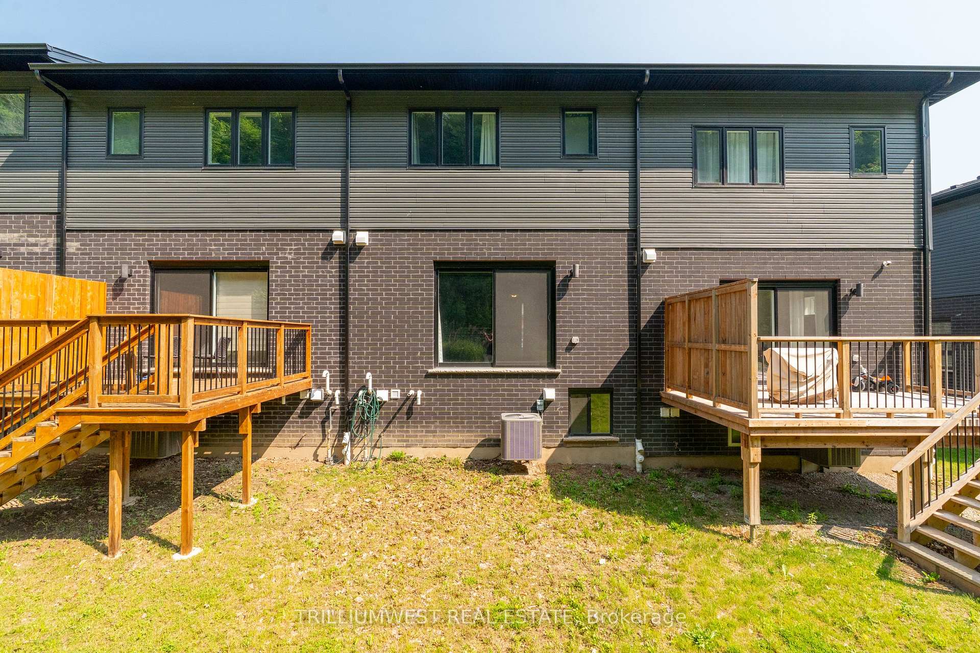 Photo 28 of 922 Robert Ferrie Drive, Kitchener — HOMEH