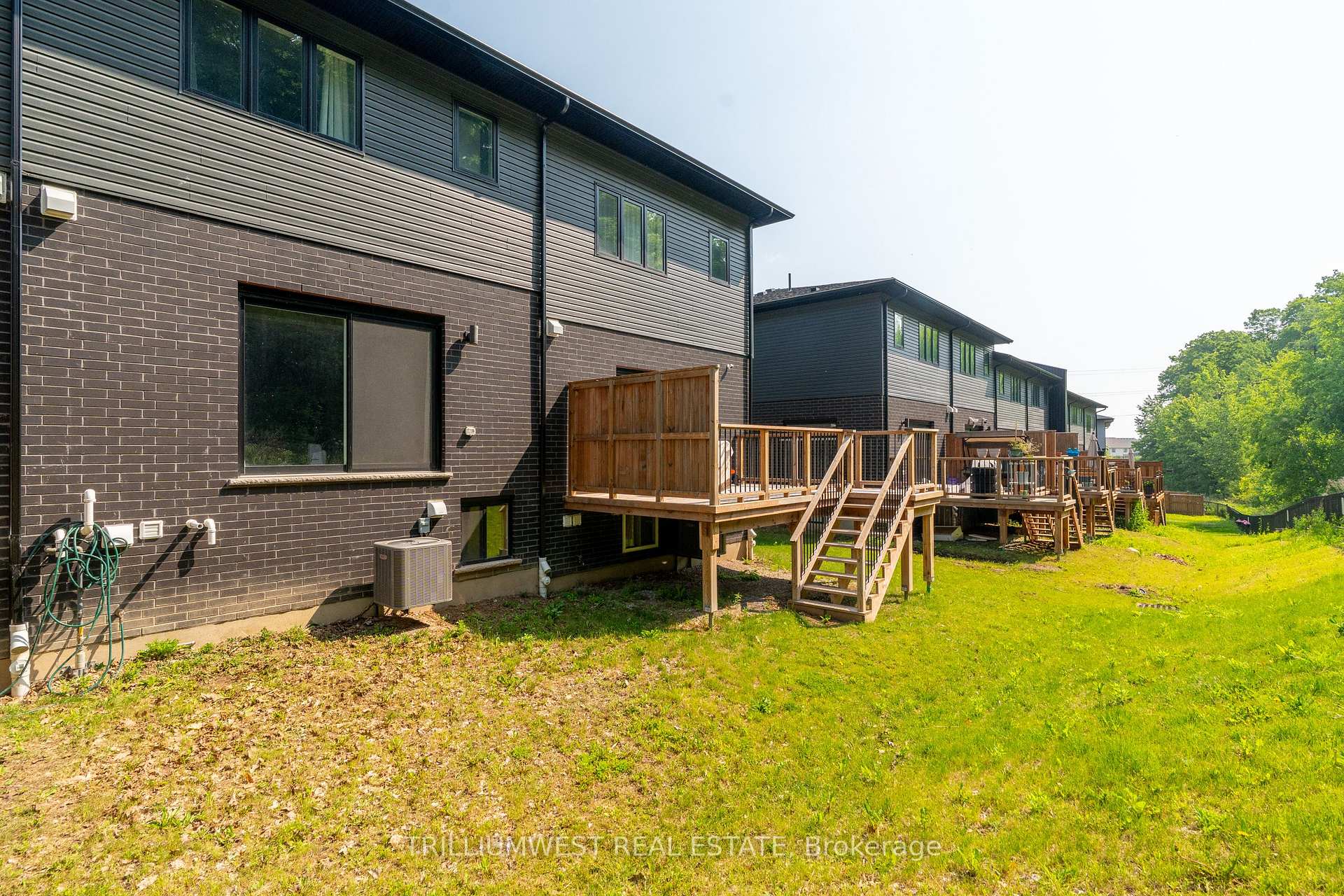 Photo 30 of 922 Robert Ferrie Drive, Kitchener — HOMEH
