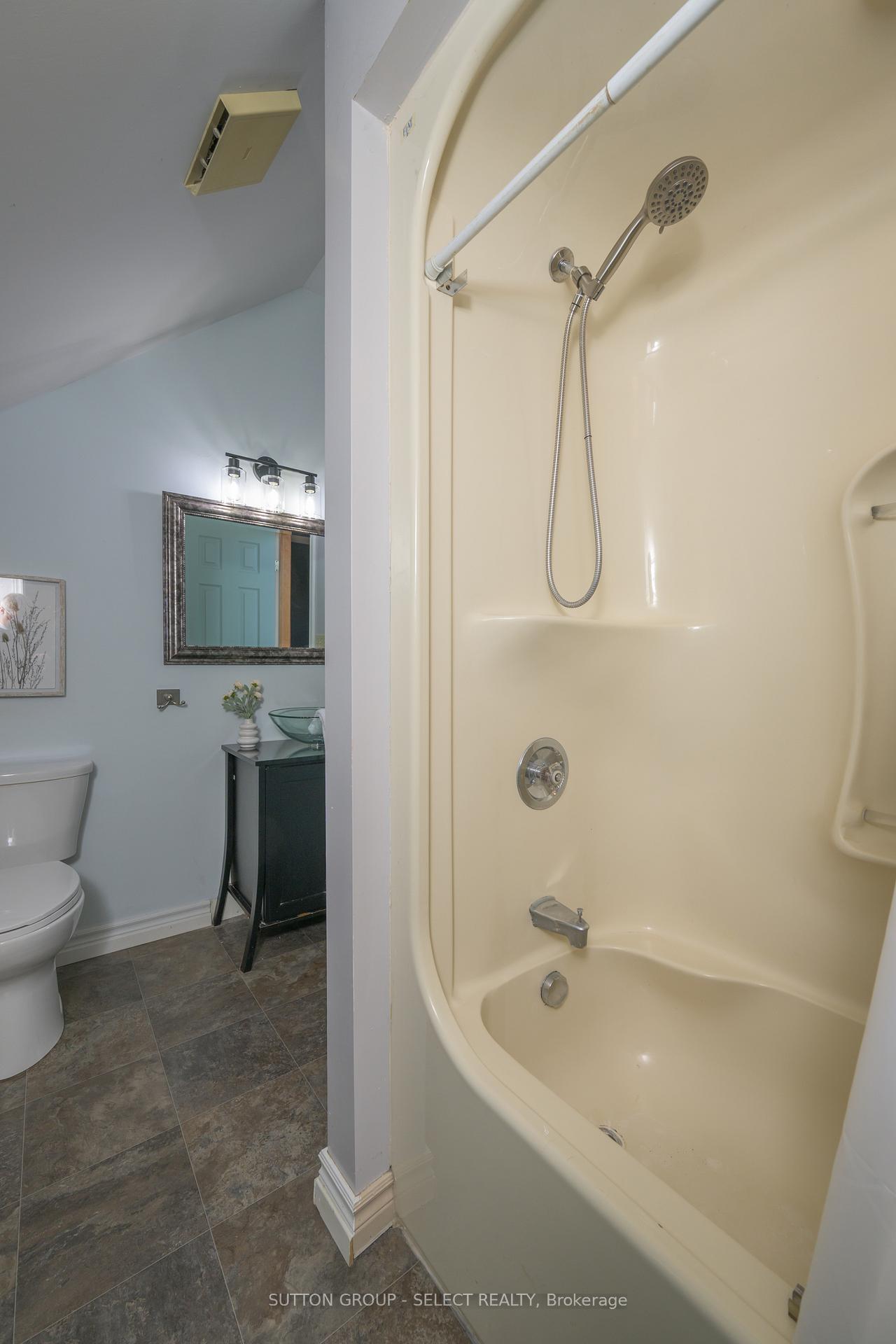 Photo 6 of 283 Lewis Avenue, Lucan Biddulph, Lucan — HOMEH