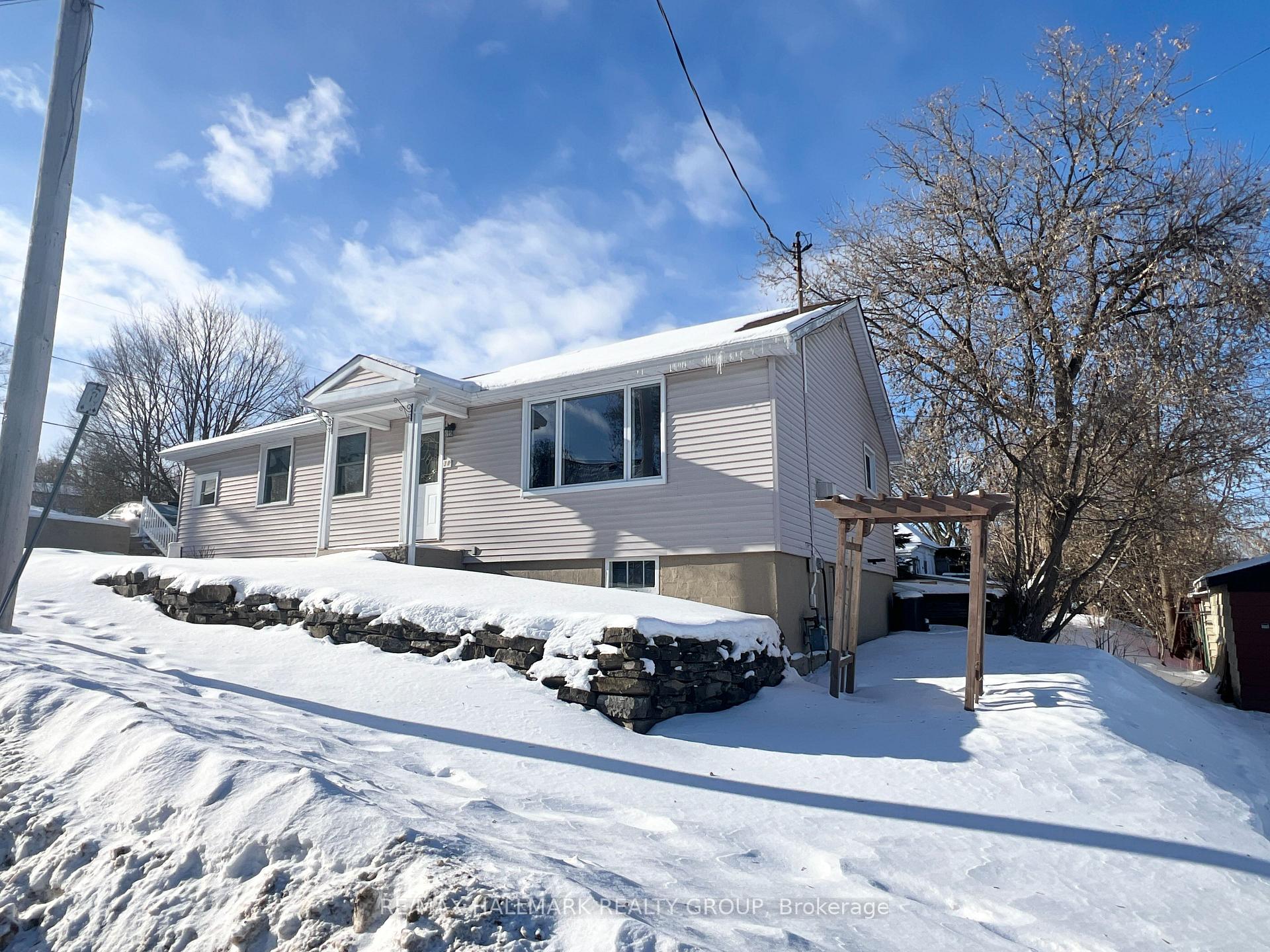 Photo 2 of 38 William Meek Drive, McNab/Braeside, Mcnab/Braeside Twps — HOMEH