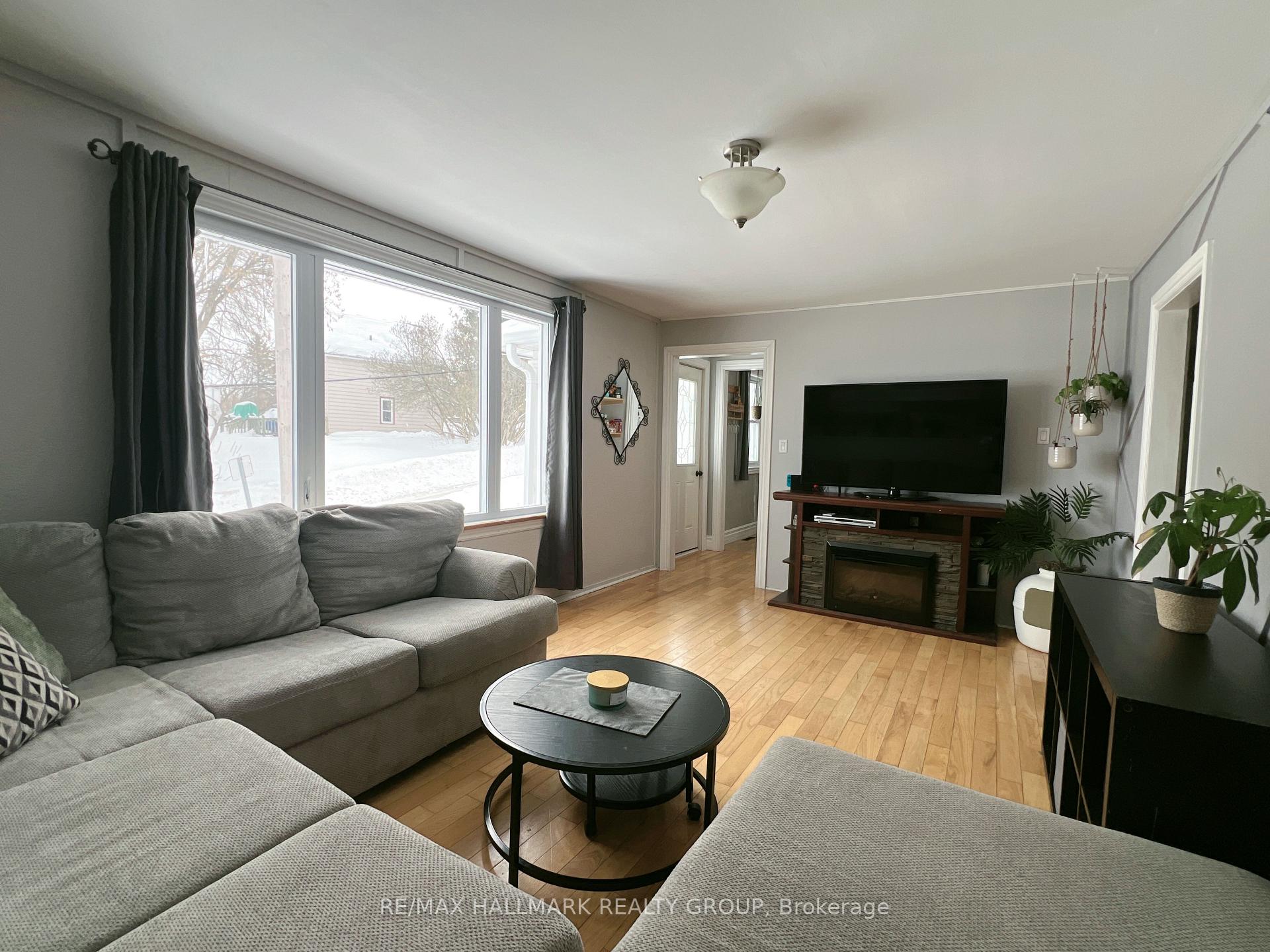 Photo 9 of 38 William Meek Drive, McNab/Braeside, Mcnab/Braeside Twps — HOMEH