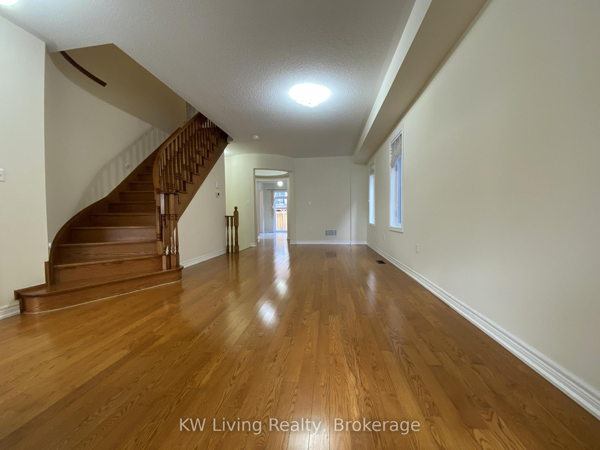 Photo 3 of 42 Foshan Avenue, Markham, Berczy — HOMEH