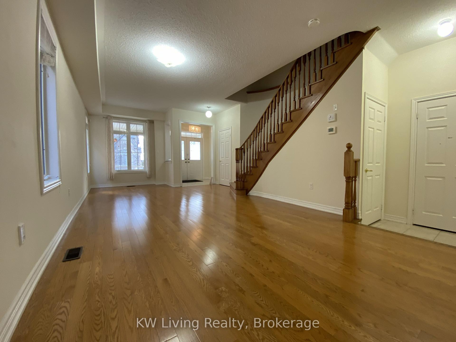 Photo 4 of 42 Foshan Avenue, Markham, Berczy — HOMEH