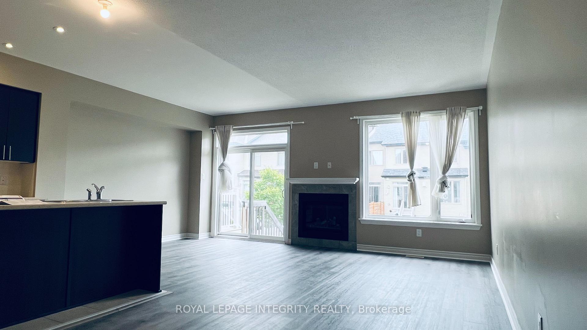 Photo 3 of 945 Fletcher Circle, Ottawa, Kanata - Kanata Lakes/Heritage Hills — HOMEH