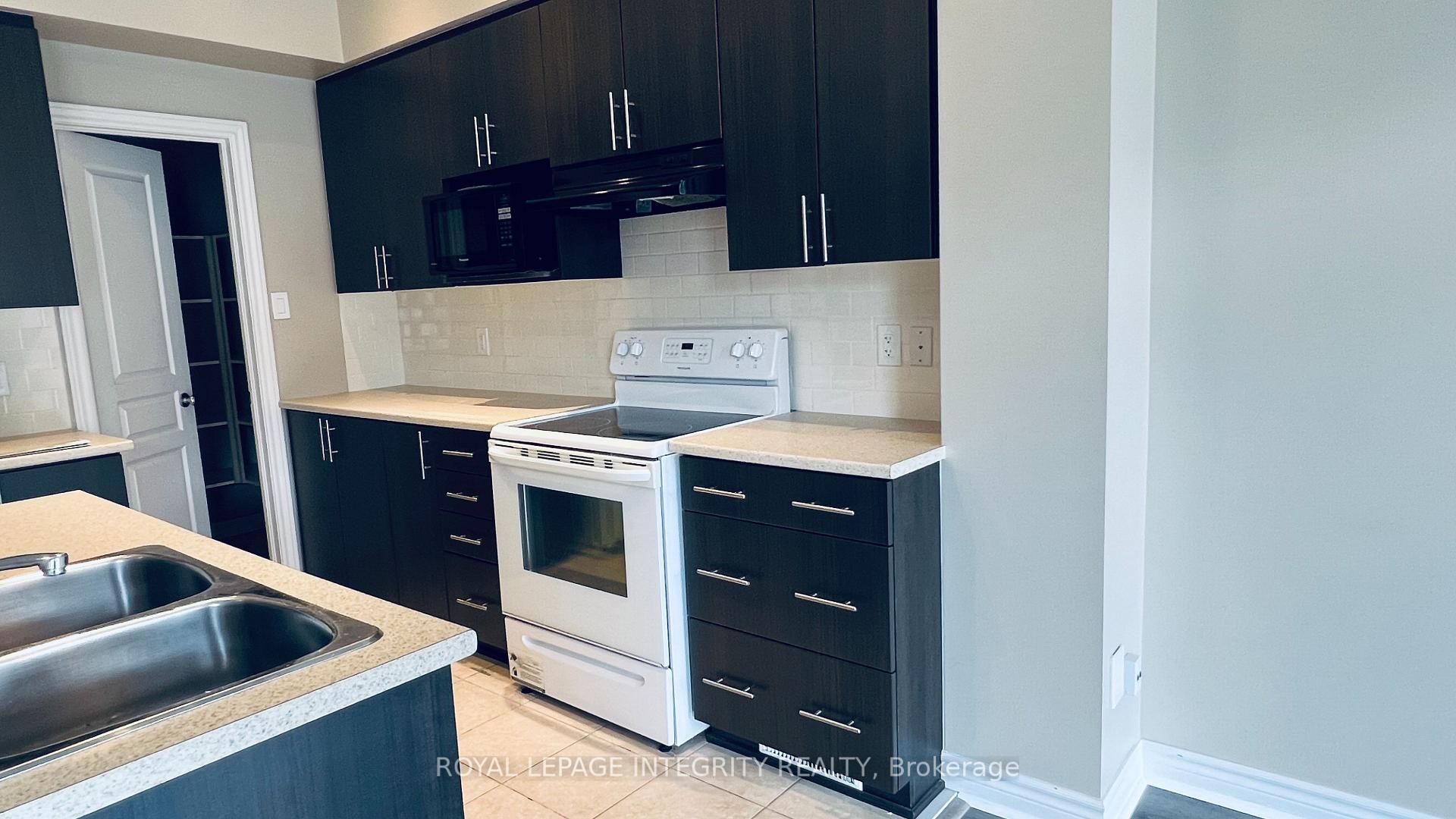 Photo 5 of 945 Fletcher Circle, Ottawa, Kanata - Kanata Lakes/Heritage Hills — HOMEH