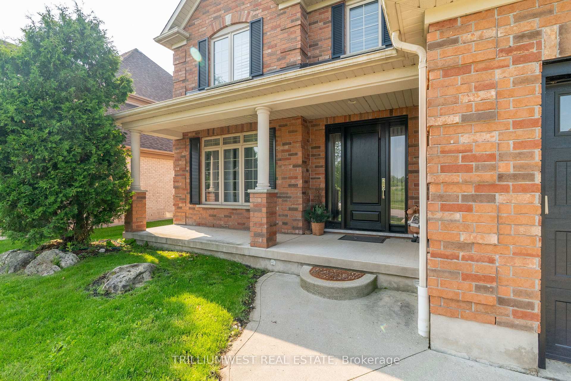 Photo 3 of 321 Deer Ridge Drive, Kitchener — HOMEH