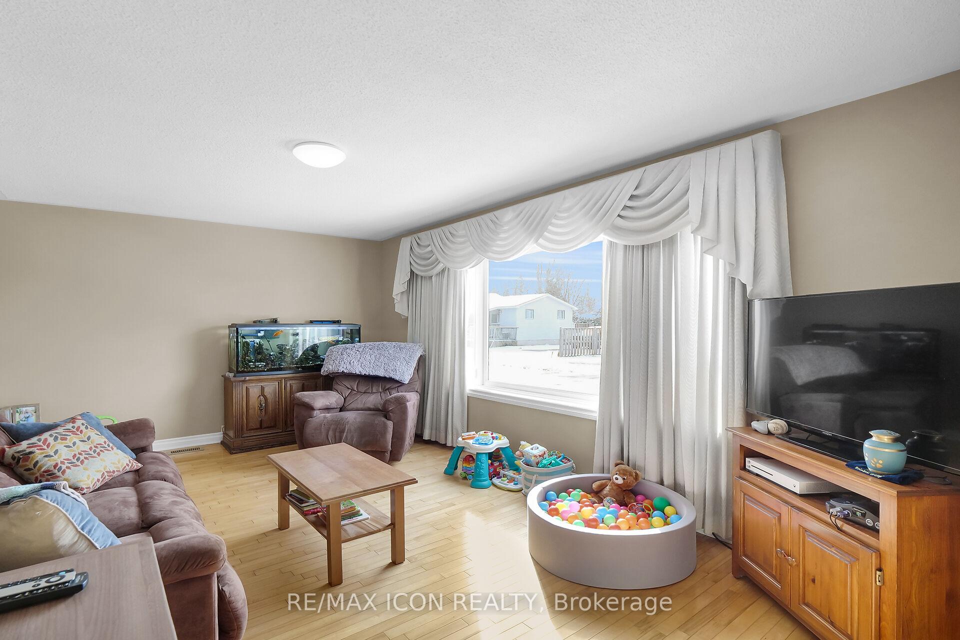 Photo 7 of 130 Alice Street, Lucan Biddulph, Lucan — HOMEH