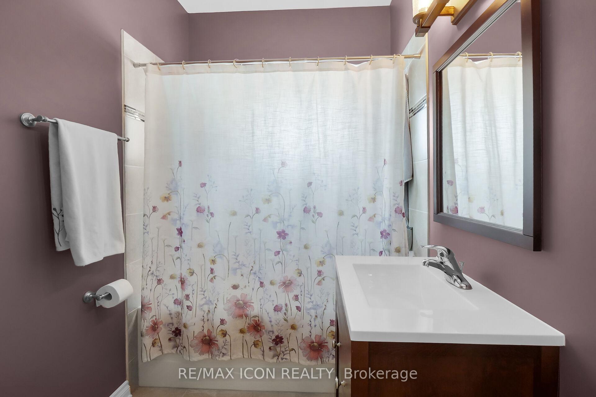 Photo 15 of 130 Alice Street, Lucan Biddulph, Lucan — HOMEH