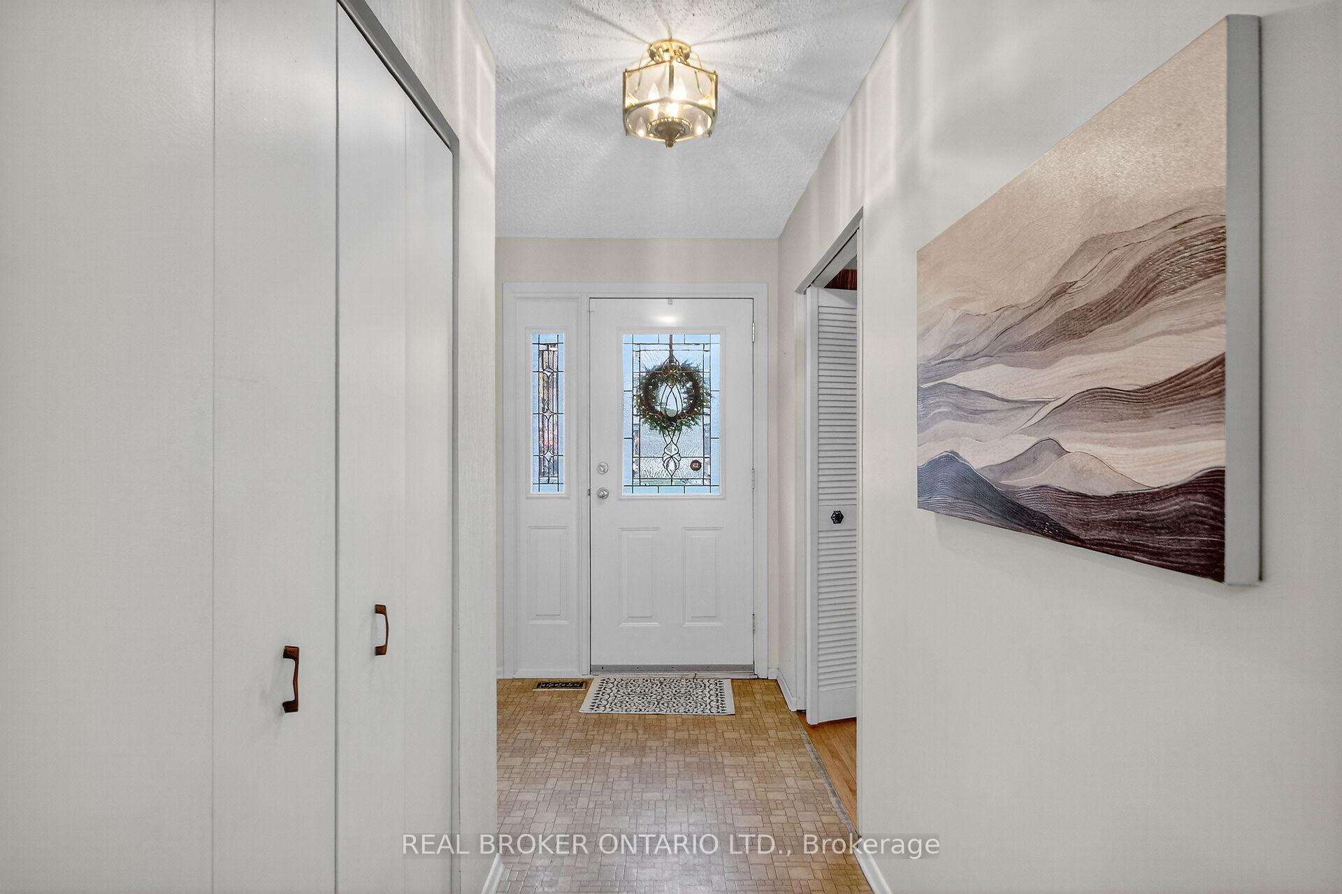 Photo 3 of 89 Country Lane W, Ottawa, Kanata - Glencairn/Hazeldean — HOMEH