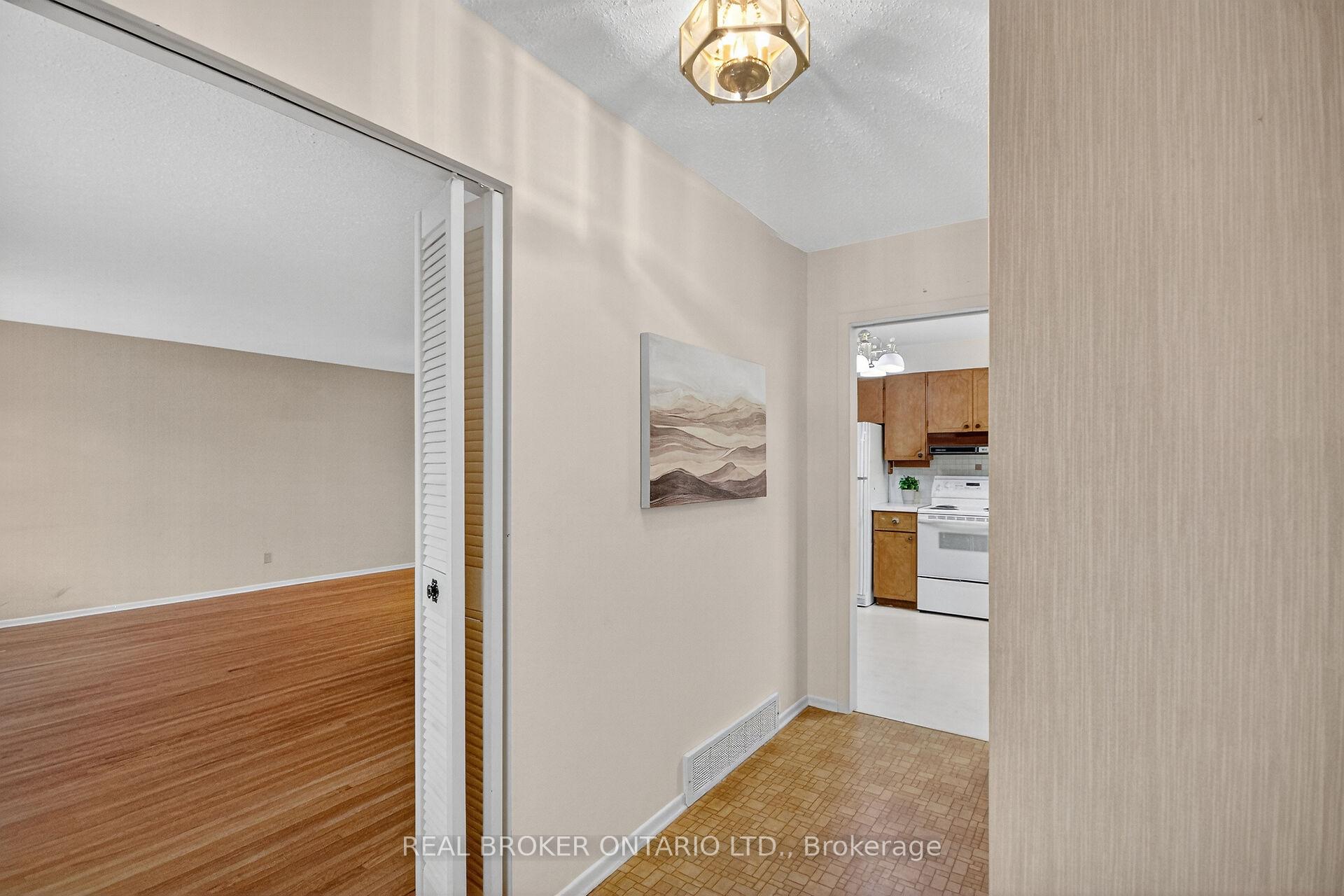 Photo 4 of 89 Country Lane W, Ottawa, Kanata - Glencairn/Hazeldean — HOMEH