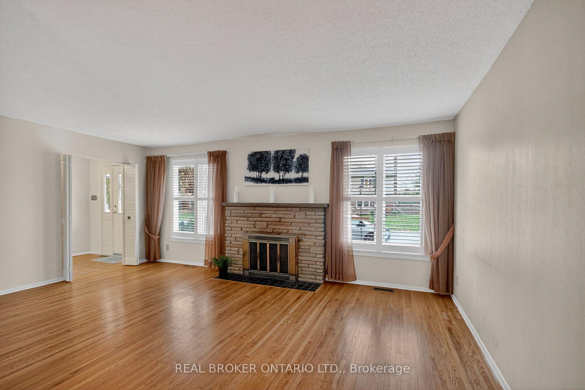 Photo 5 of 89 Country Lane W, Ottawa, Kanata - Glencairn/Hazeldean — HOMEH