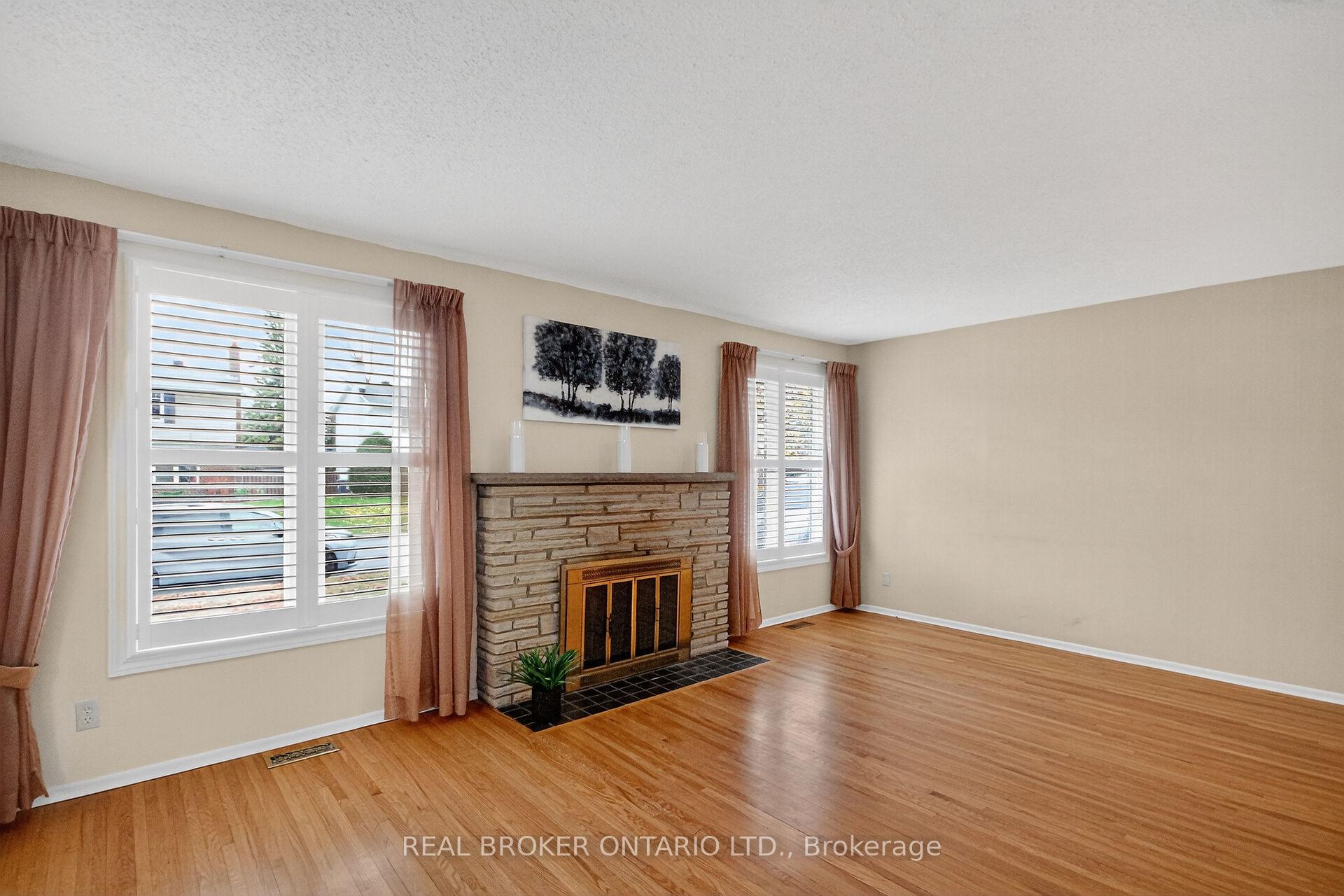 Photo 6 of 89 Country Lane W, Ottawa, Kanata - Glencairn/Hazeldean — HOMEH