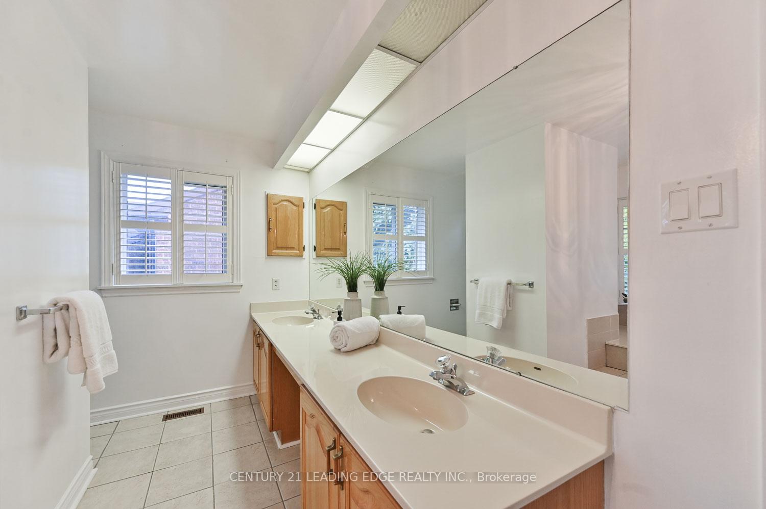 Photo 36 of 32 Addington Square, Markham, Unionville — HOMEH