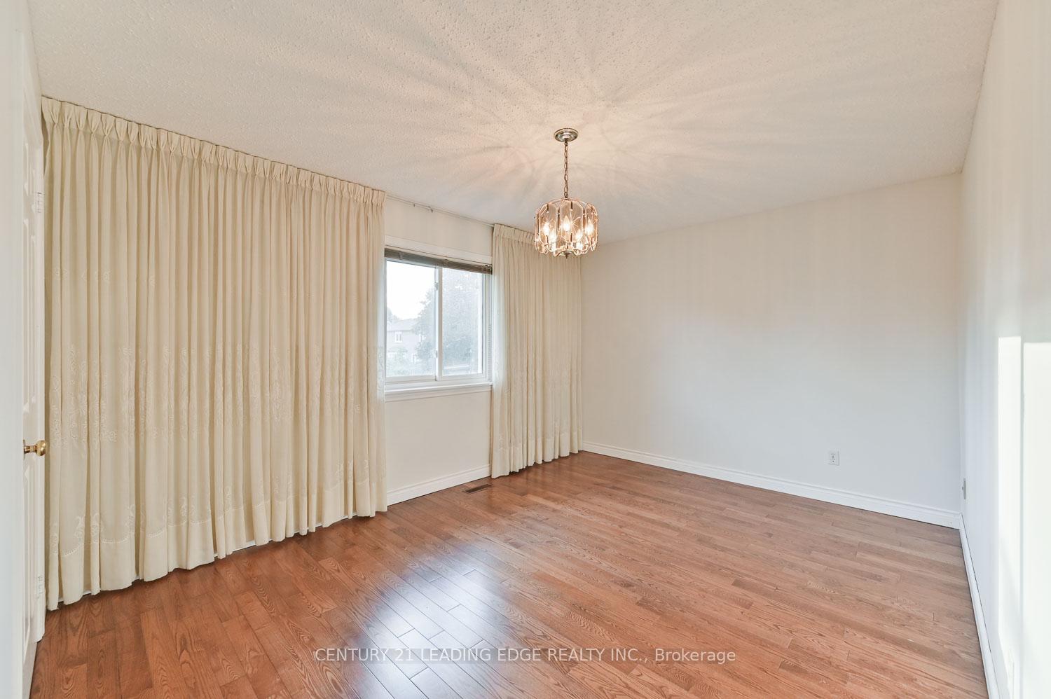Photo 40 of 32 Addington Square, Markham, Unionville — HOMEH