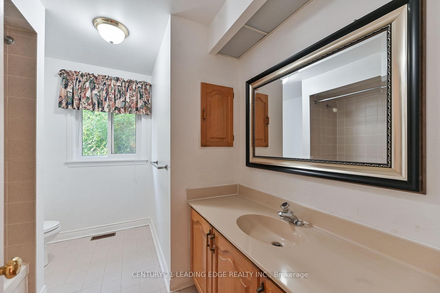Photo 41 of 32 Addington Square, Markham, Unionville — HOMEH
