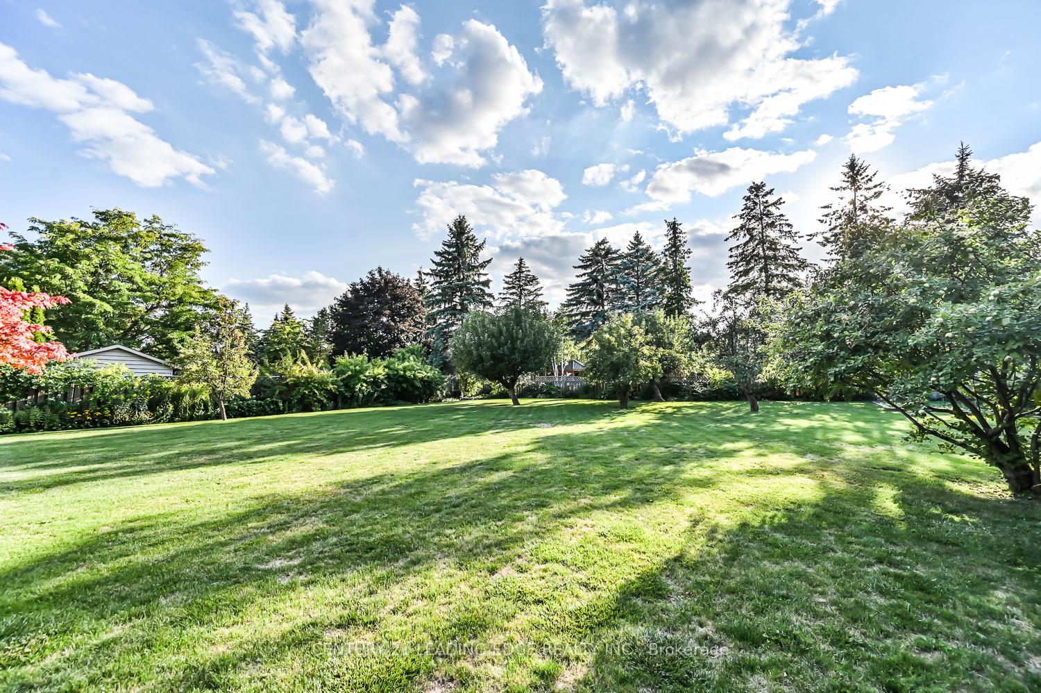 Photo 44 of 32 Addington Square, Markham, Unionville — HOMEH