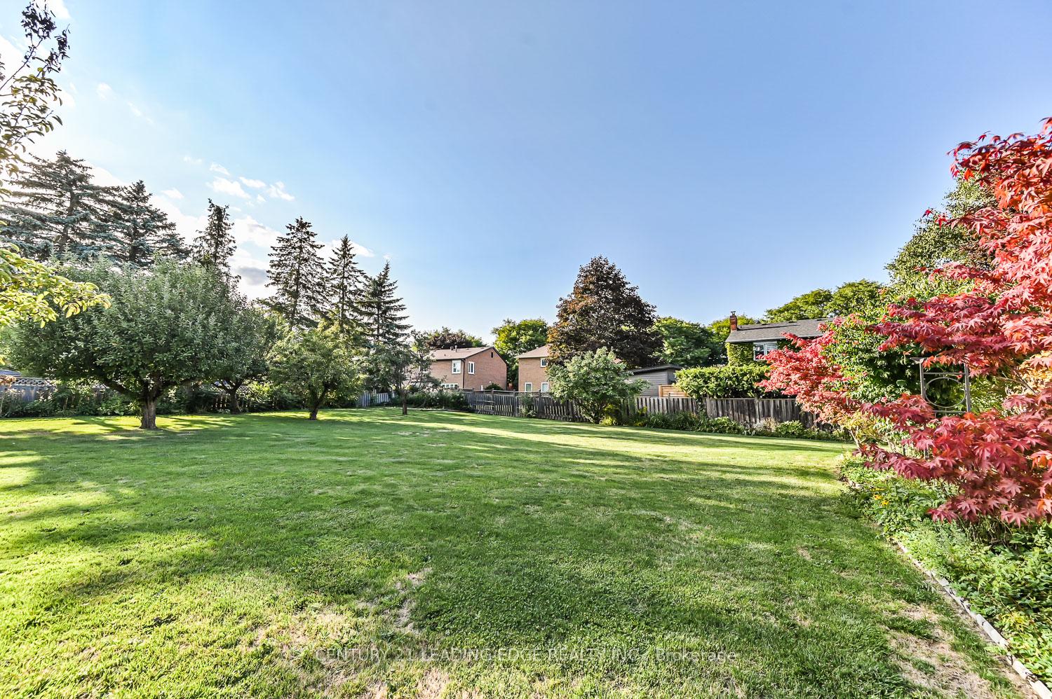 Photo 45 of 32 Addington Square, Markham, Unionville — HOMEH