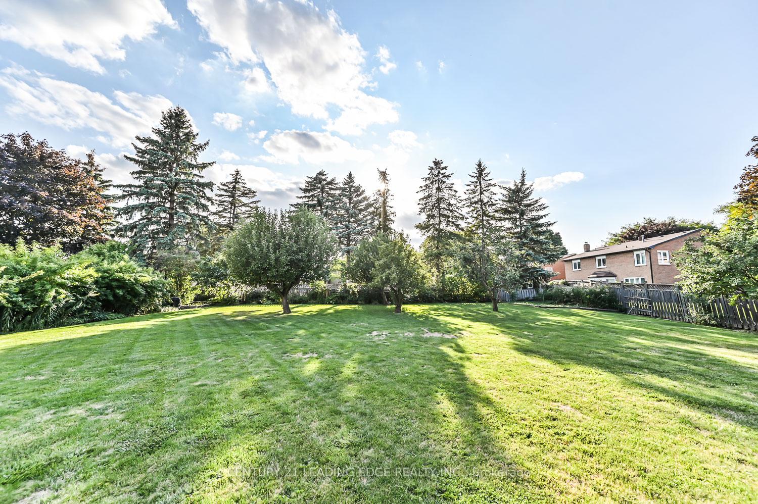 Photo 46 of 32 Addington Square, Markham, Unionville — HOMEH