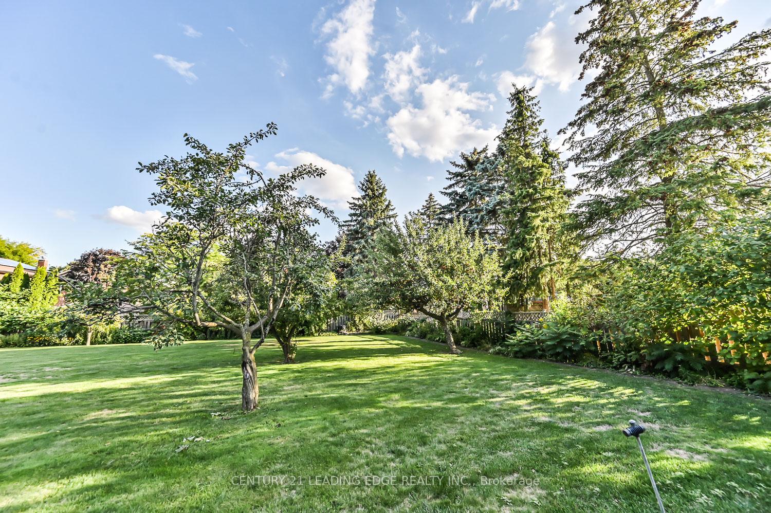 Photo 48 of 32 Addington Square, Markham, Unionville — HOMEH
