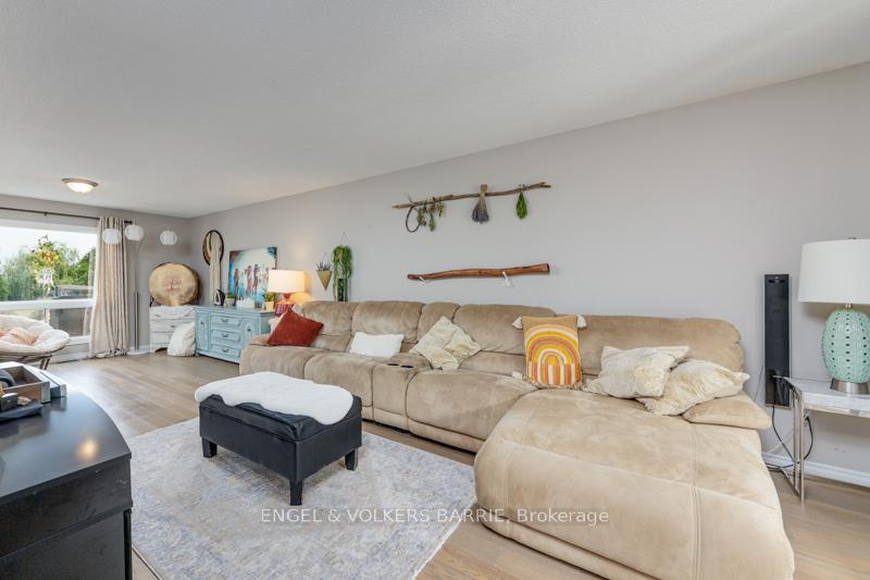 Photo 4 of 2294 Webb Street, Innisfil, Stroud — HOMEH