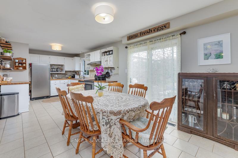 Photo 5 of 2294 Webb Street, Innisfil, Stroud — HOMEH