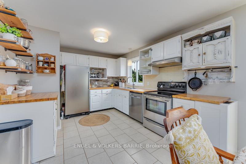 Photo 8 of 2294 Webb Street, Innisfil, Stroud — HOMEH