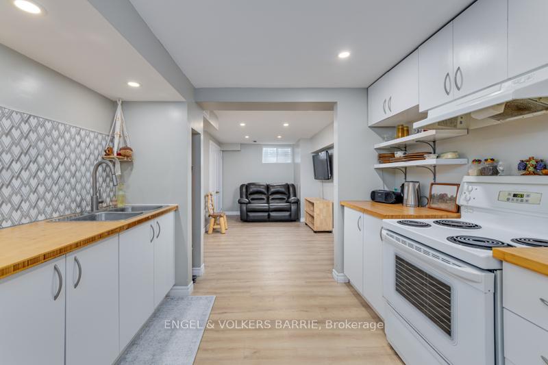 Photo 20 of 2294 Webb Street, Innisfil, Stroud — HOMEH