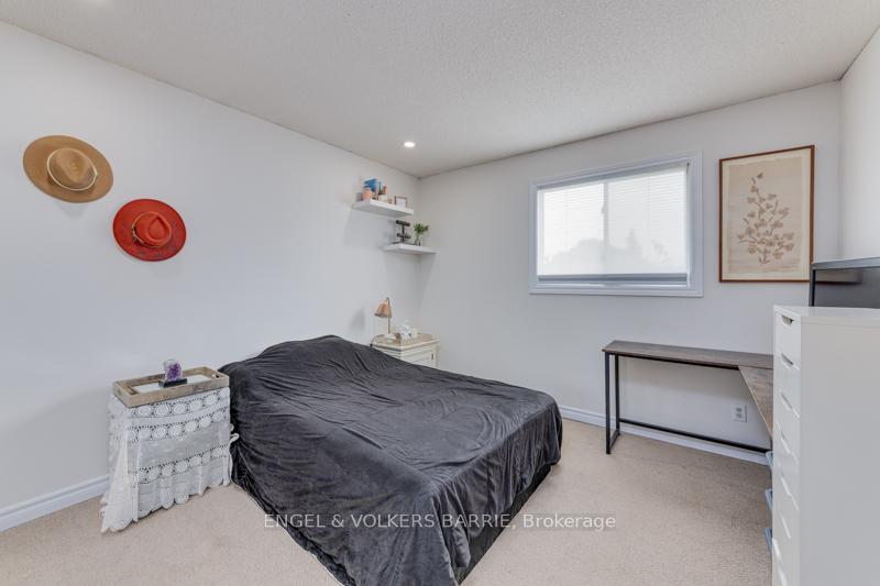 Photo 23 of 2294 Webb Street, Innisfil, Stroud — HOMEH