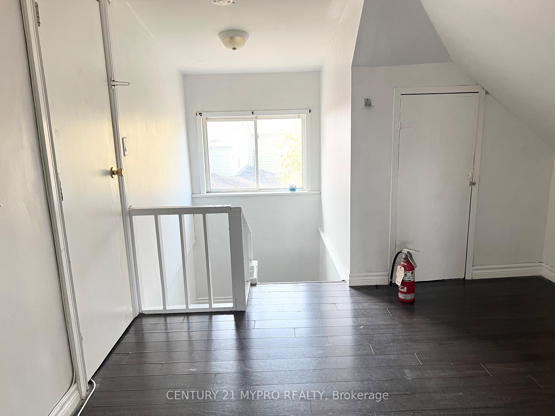 Photo 5 of Unit Upper, 3 Minto Avenue, Hamilton, Gibson — HOMEH
