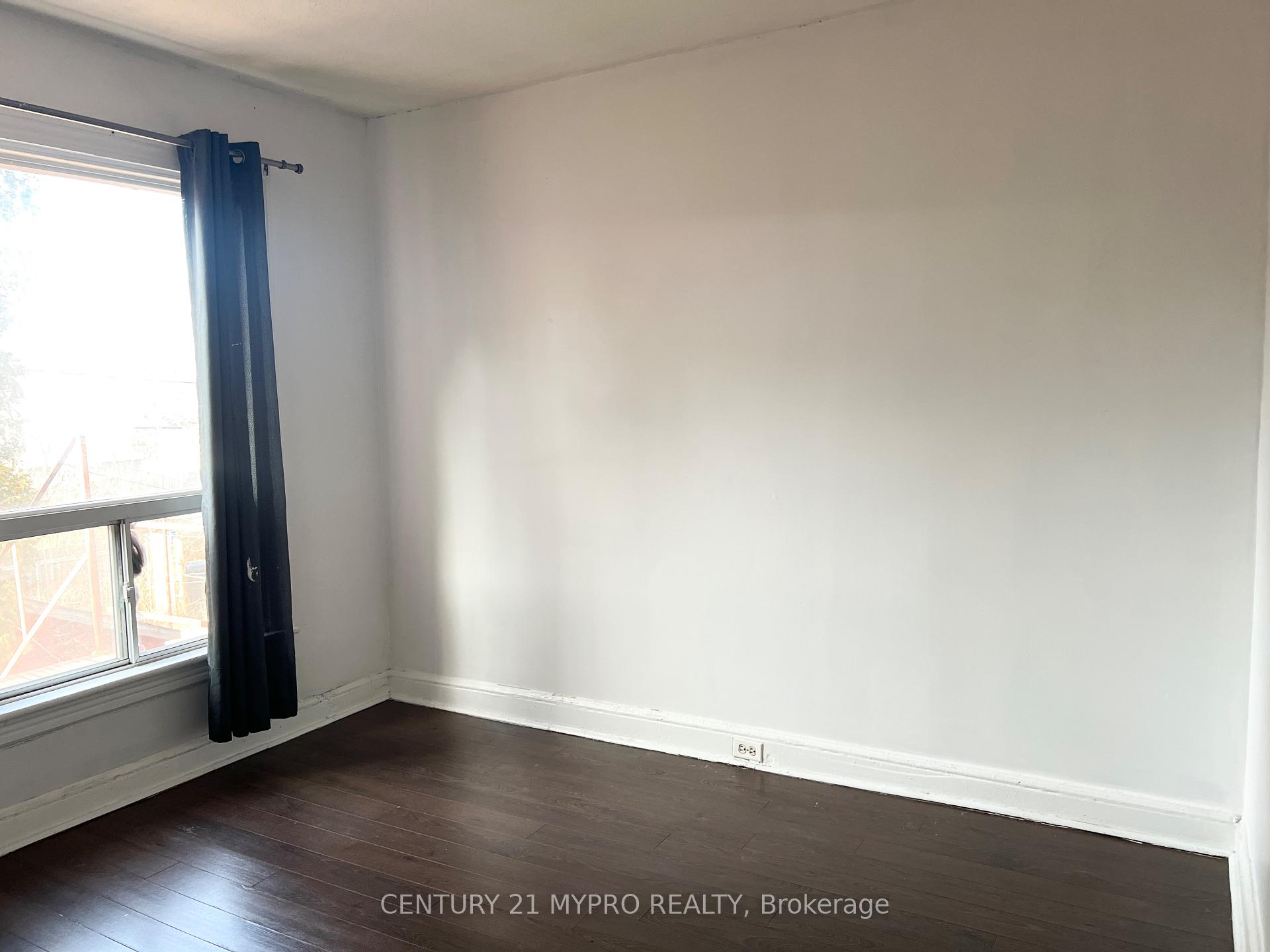 Photo 10 of Unit Upper, 3 Minto Avenue, Hamilton, Gibson — HOMEH