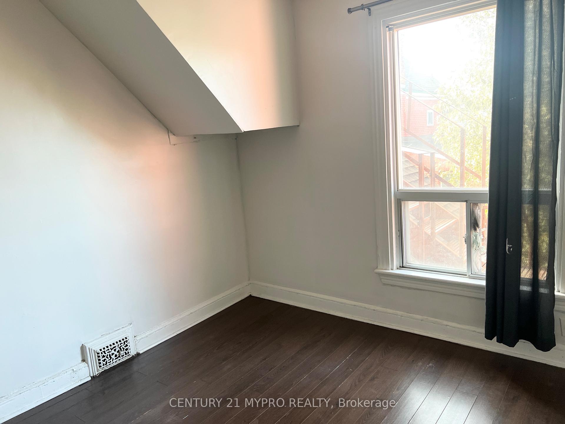 Photo 11 of Unit Upper, 3 Minto Avenue, Hamilton, Gibson — HOMEH