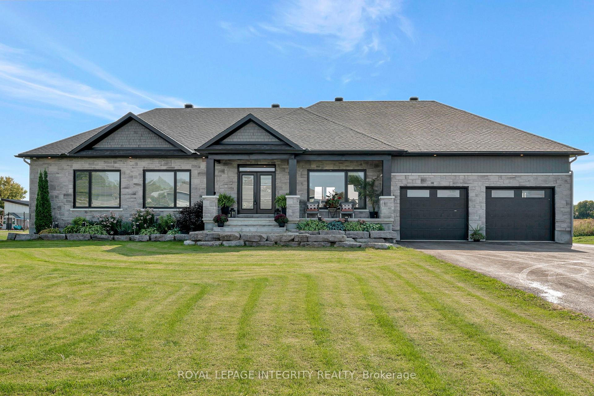 Photo 3 of 2210 Maple Forest Drive, Ottawa, North Gower — HOMEH