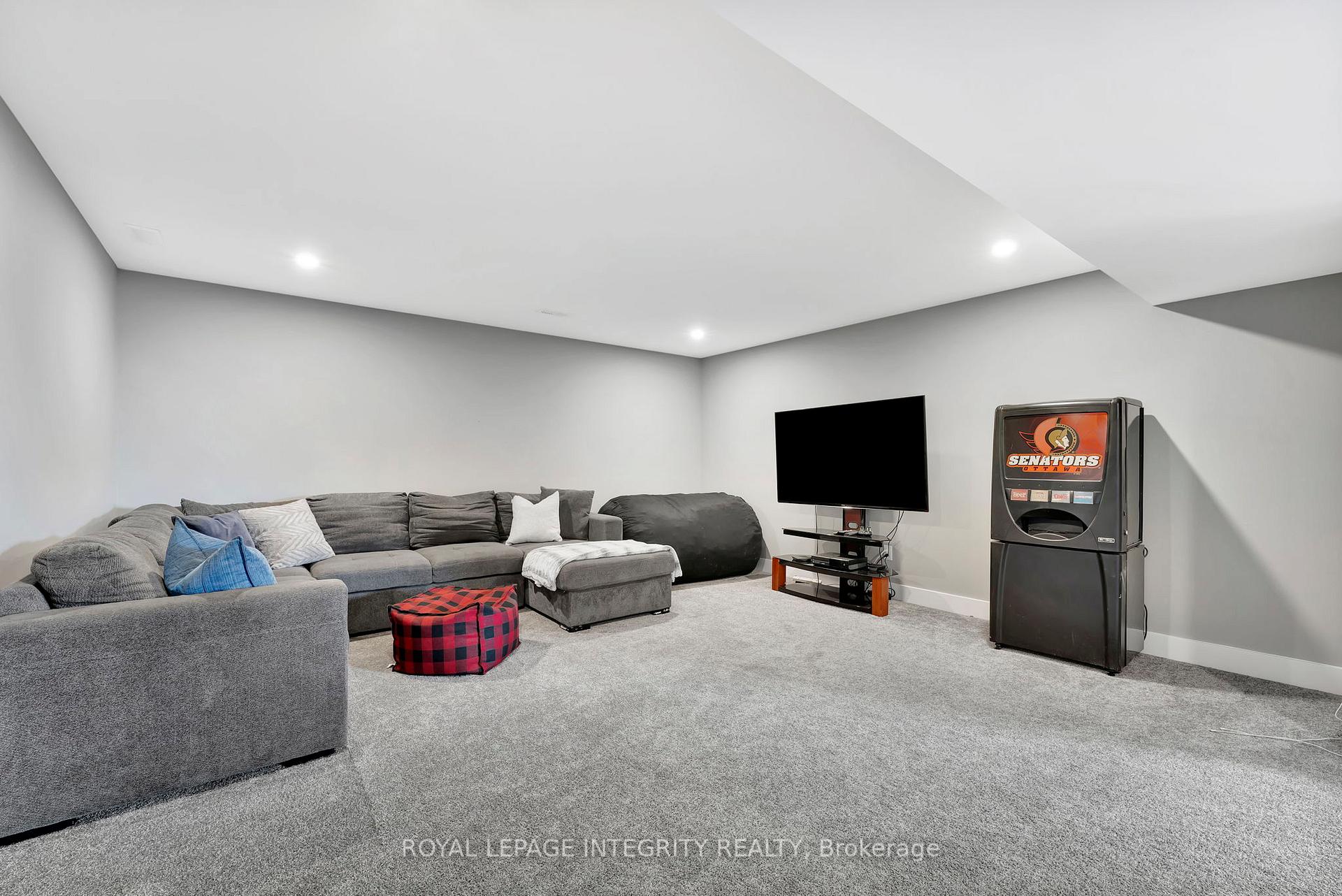 Photo 33 of 2210 Maple Forest Drive, Ottawa, North Gower — HOMEH