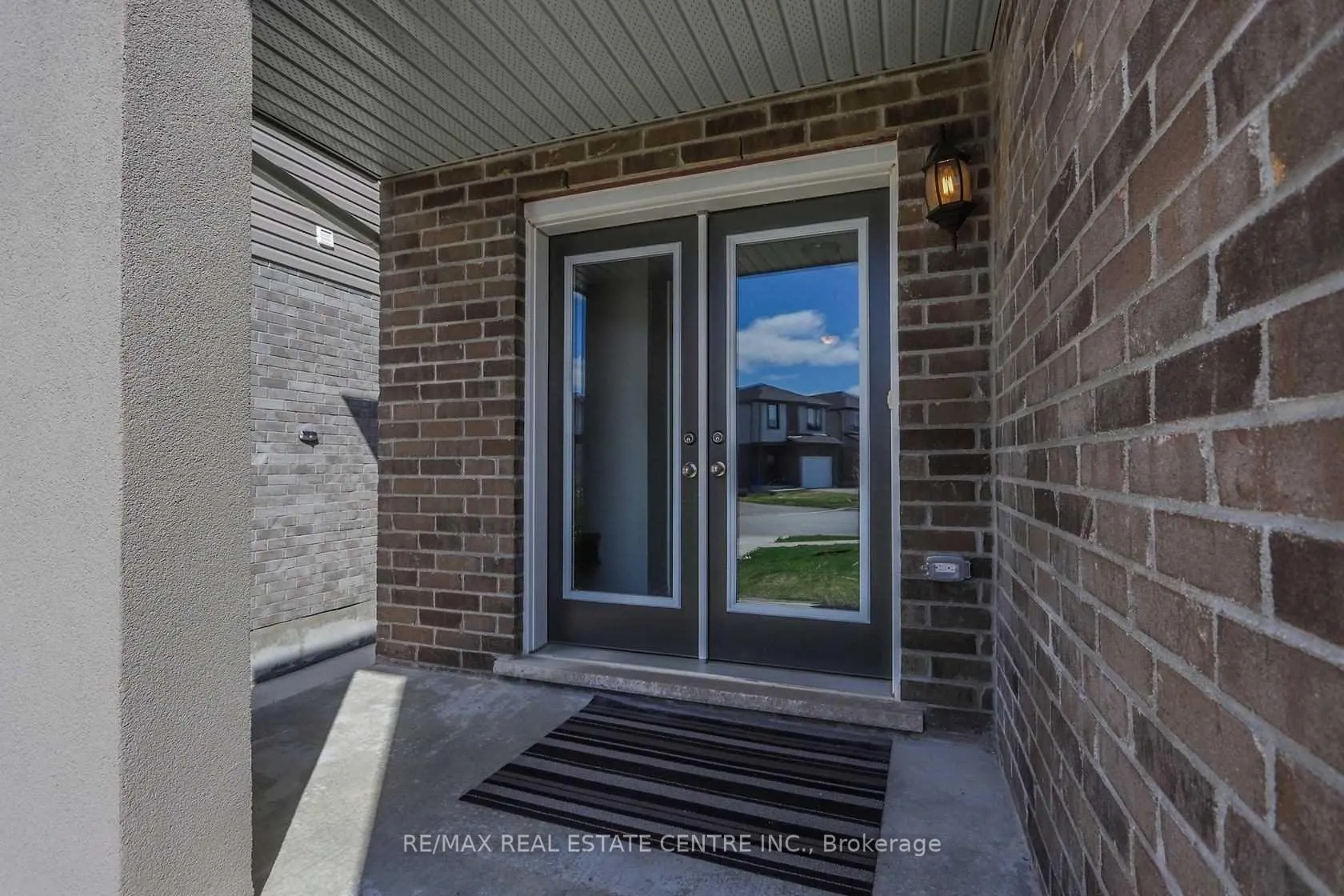 Photo 2 of Unit Upper, 1890 Foxridge Crescent, London, North S — HOMEH