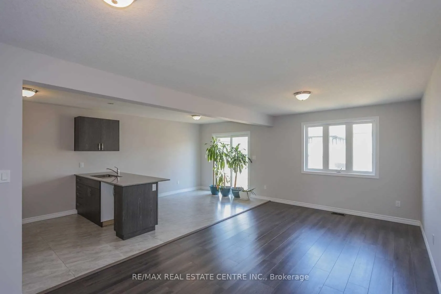 Photo 6 of Unit Upper, 1890 Foxridge Crescent, London, North S — HOMEH