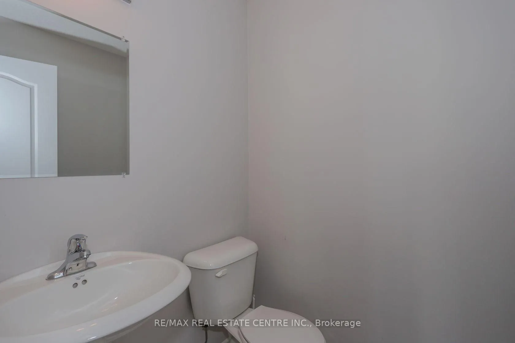 Photo 9 of Unit Upper, 1890 Foxridge Crescent, London, North S — HOMEH