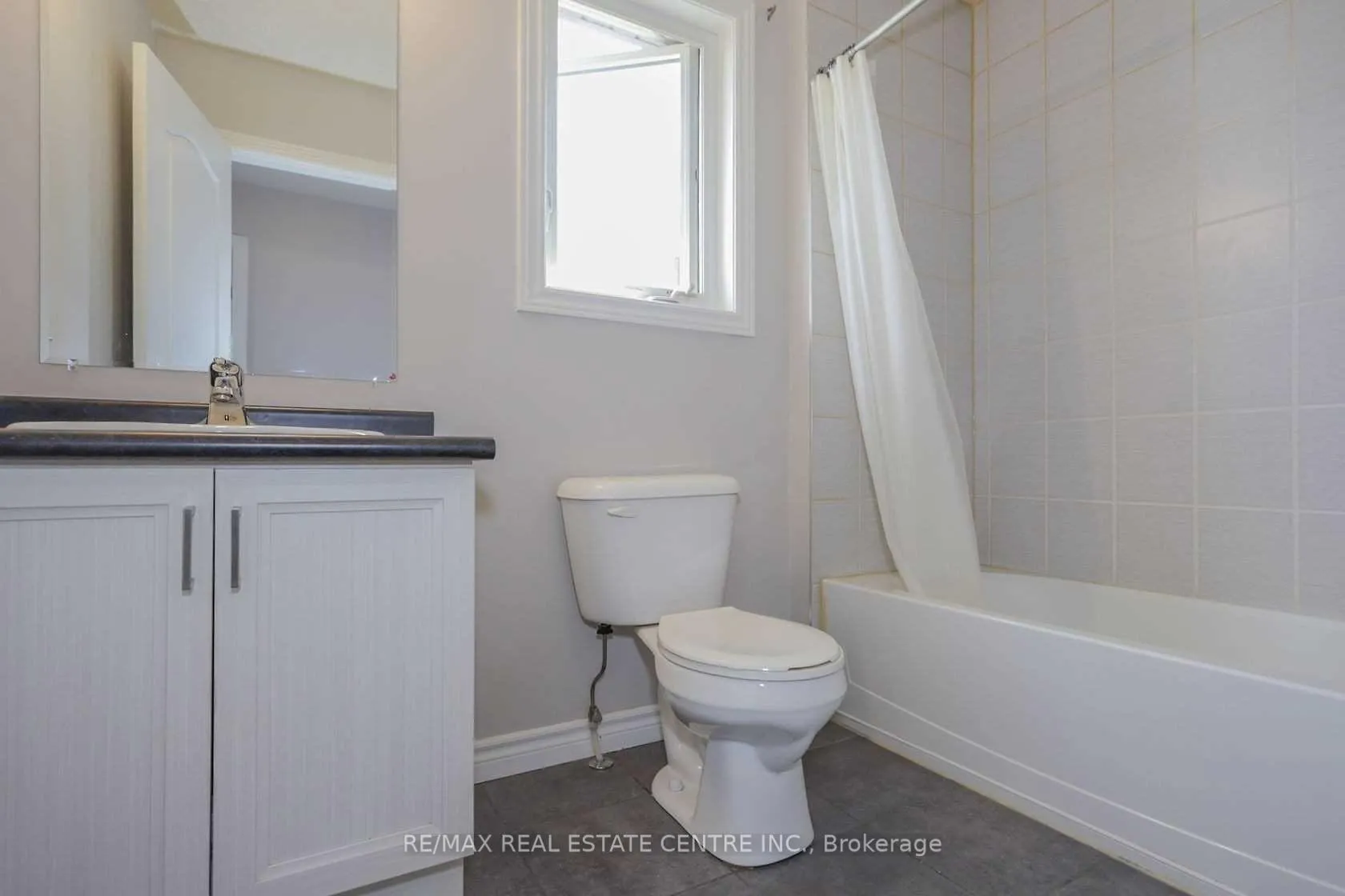 Photo 16 of Unit Upper, 1890 Foxridge Crescent, London, North S — HOMEH