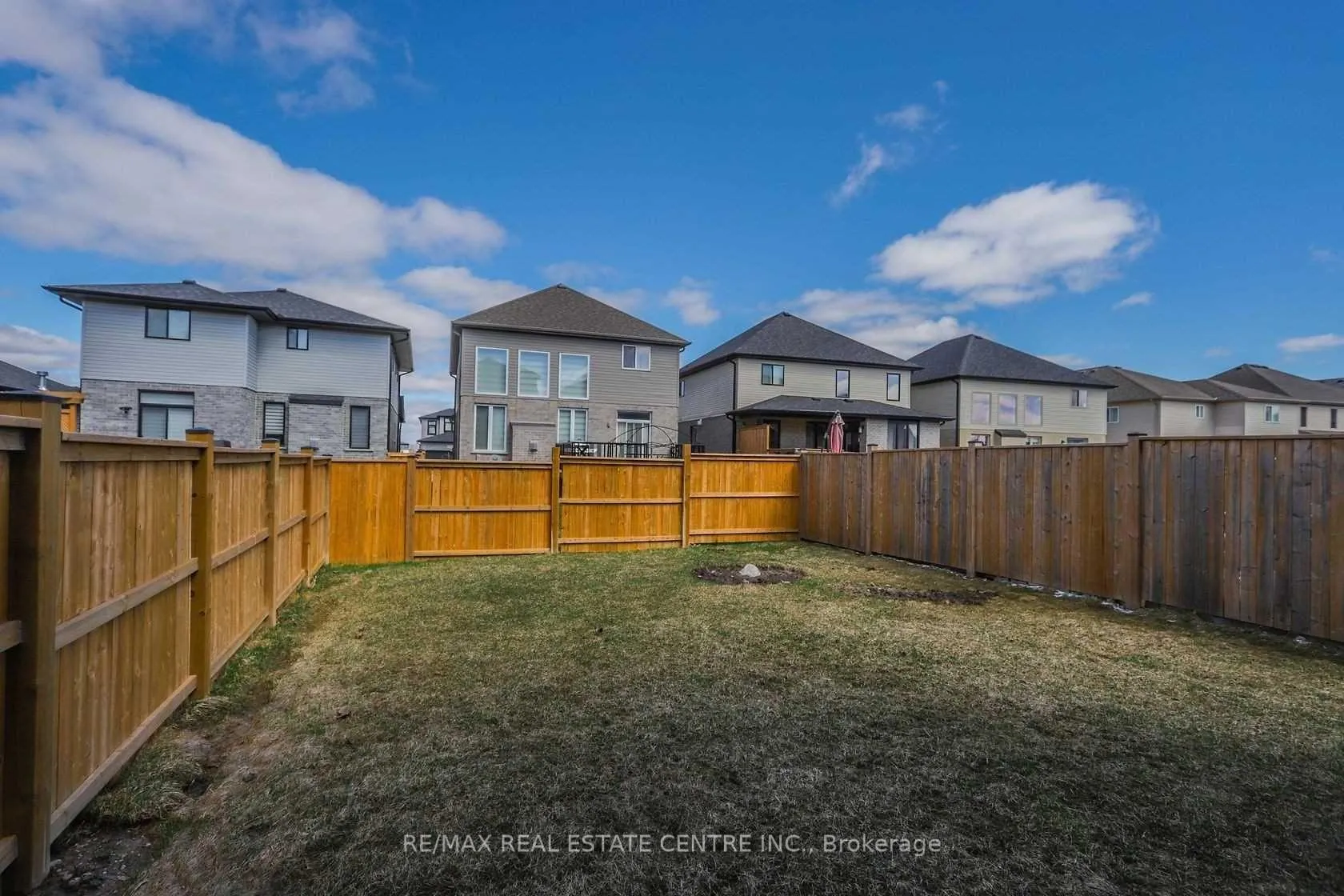 Photo 17 of Unit Upper, 1890 Foxridge Crescent, London, North S — HOMEH
