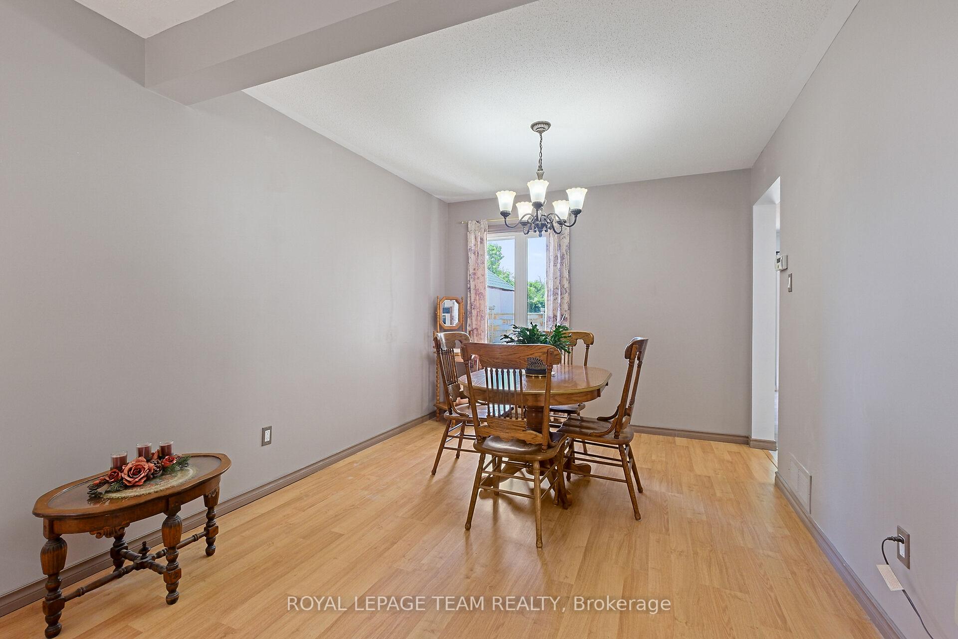 Photo 10 of 50 Rowe Drive, Ottawa, Kanata - Katimavik — HOMEH