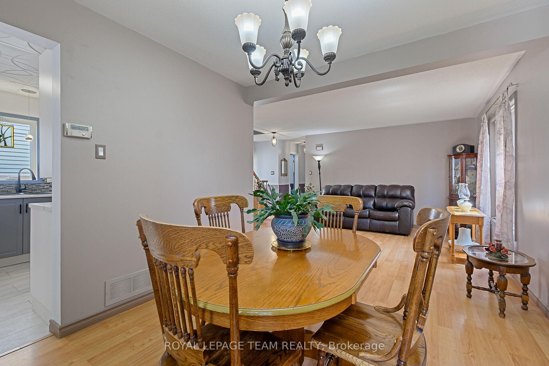 Photo 12 of 50 Rowe Drive, Ottawa, Kanata - Katimavik — HOMEH