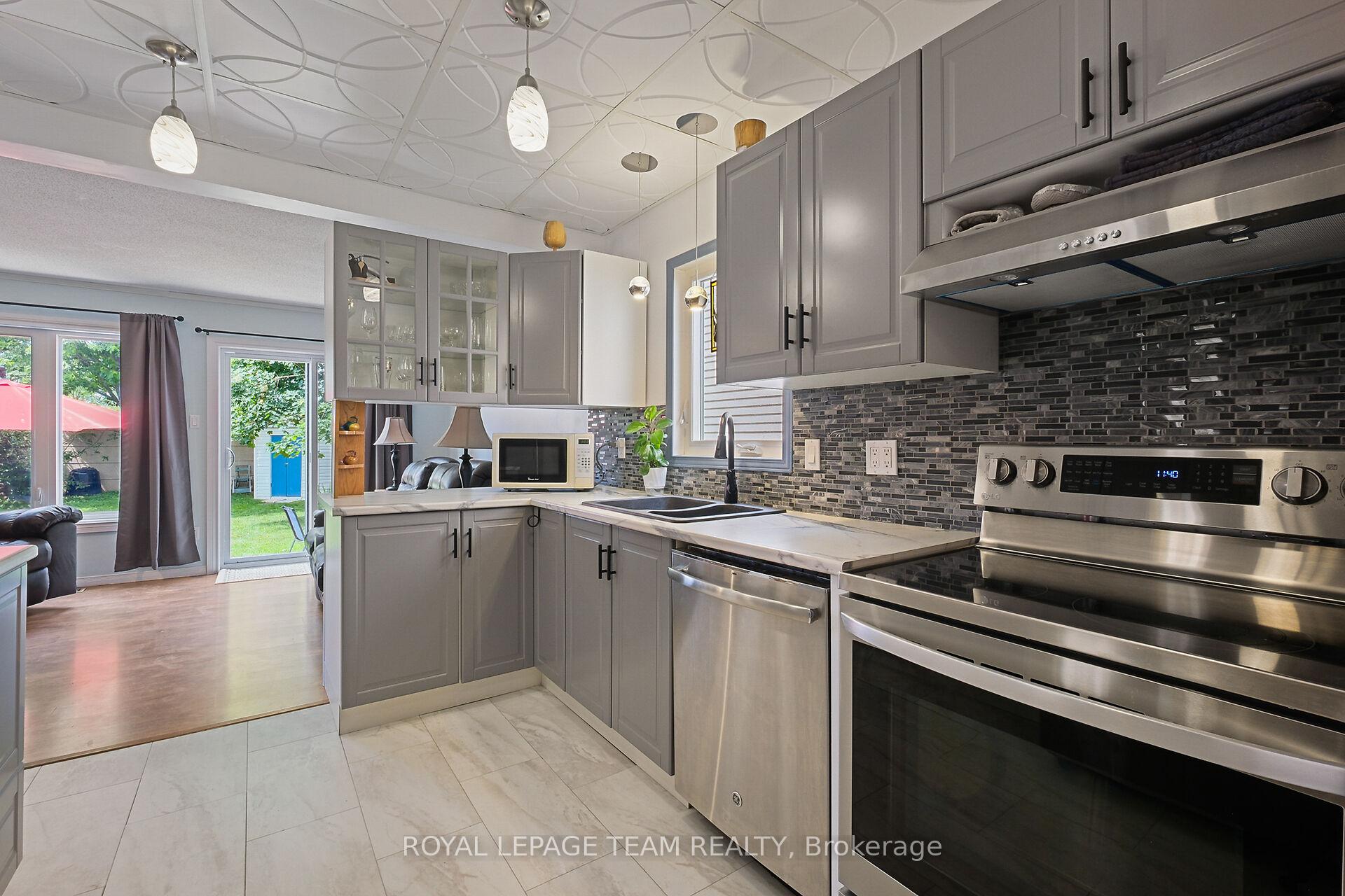 Photo 13 of 50 Rowe Drive, Ottawa, Kanata - Katimavik — HOMEH