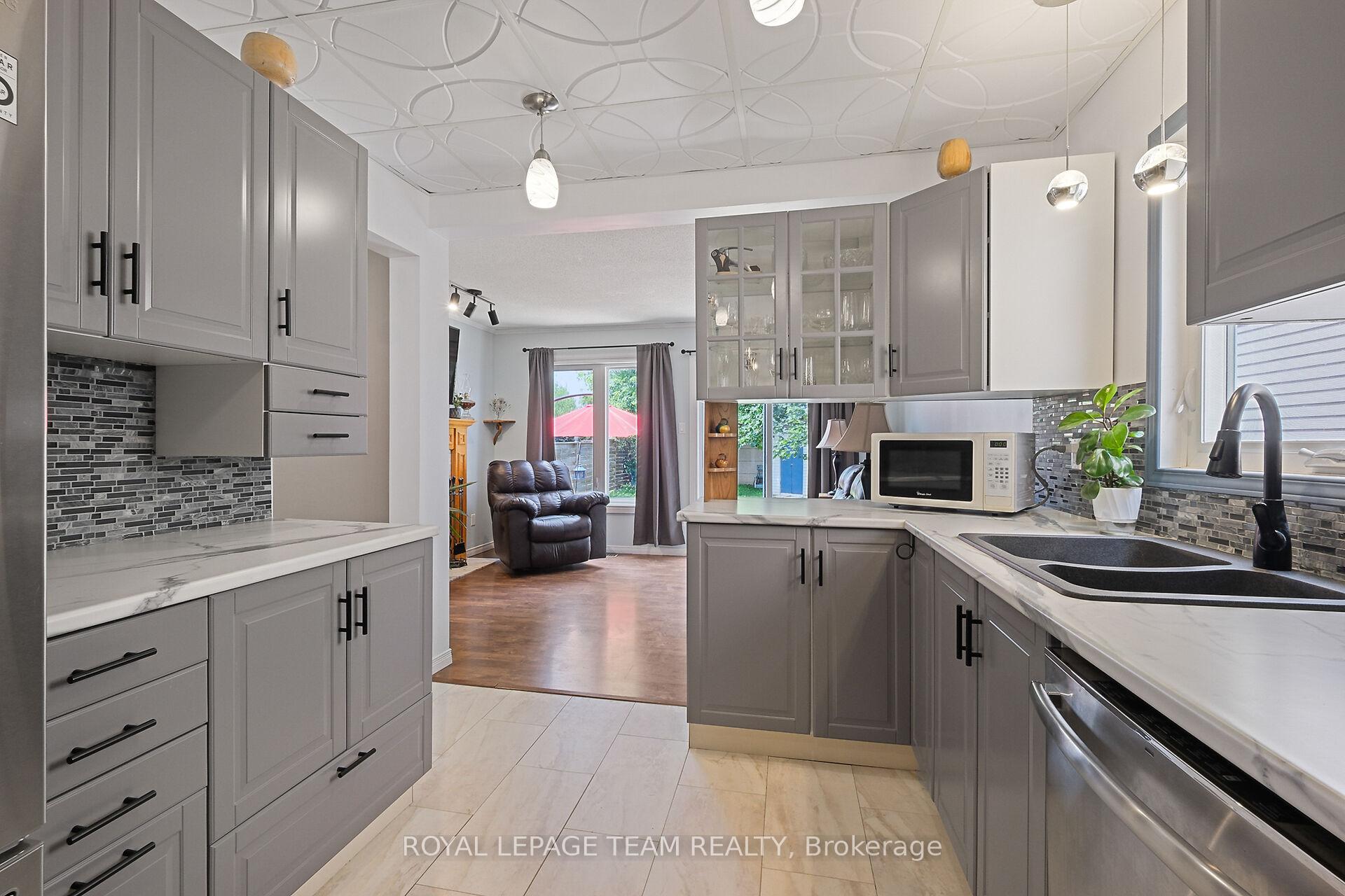 Photo 14 of 50 Rowe Drive, Ottawa, Kanata - Katimavik — HOMEH